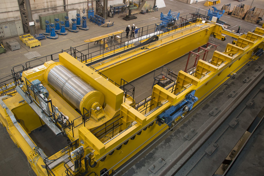 Extremely mobile – with loads up to 500 tons – igus® energy chains in an 'XXL' size process crane